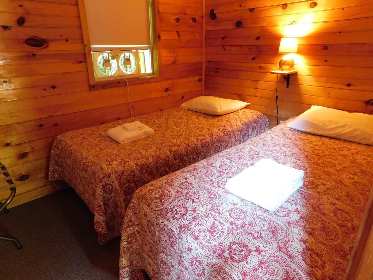 Pine Crest Motel&Cabins Barton Extérieur photo