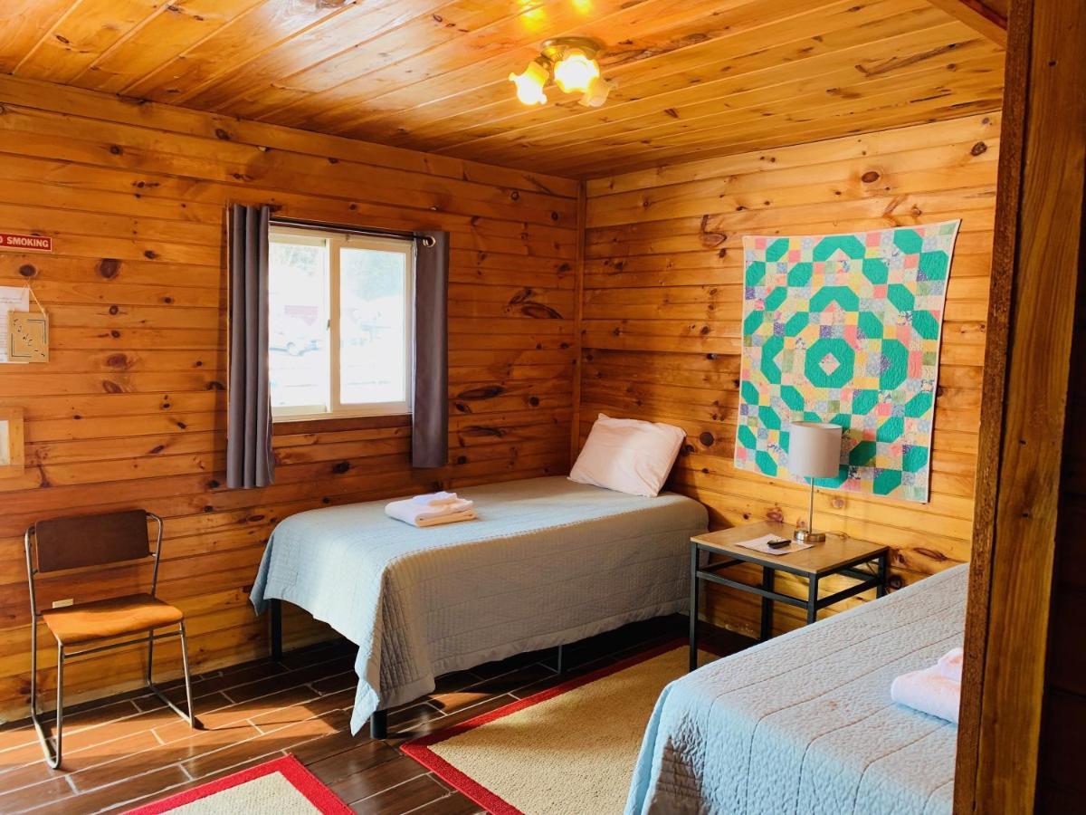 Pine Crest Motel&Cabins Barton Extérieur photo